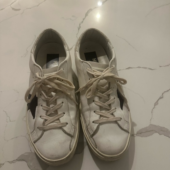 Lightly warn classic Golden Goose sneakers - Picture 3 of 6